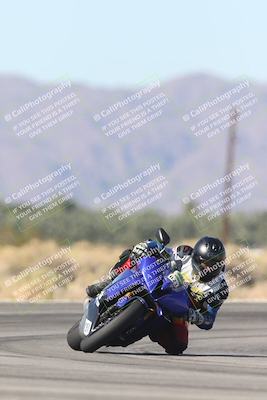 media/Oct-30-2025-Racers Edge (Thu) [[dabbdaf680]]/3-B Group/Session 4 Turn 16/